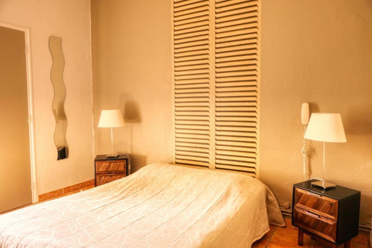 Au Saint Roch - Hotel Et Jardin Avignon Exterior photo