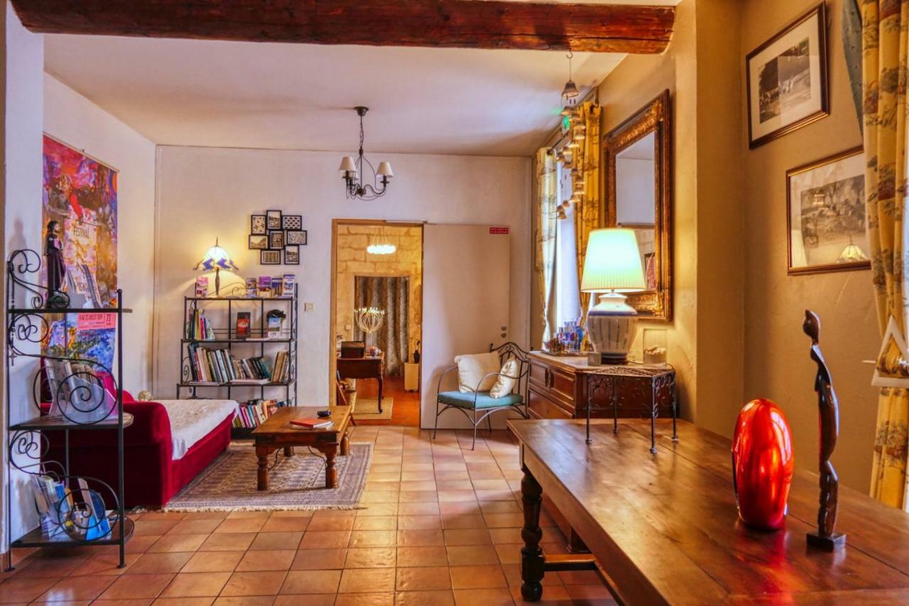Au Saint Roch - Hotel Et Jardin Avignon Exterior photo