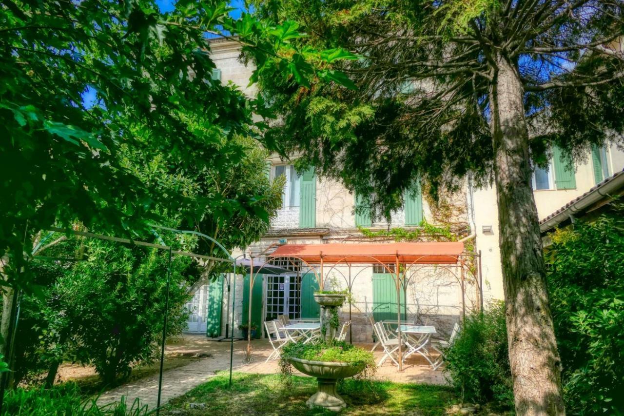 Au Saint Roch - Hotel Et Jardin Avignon Exterior photo