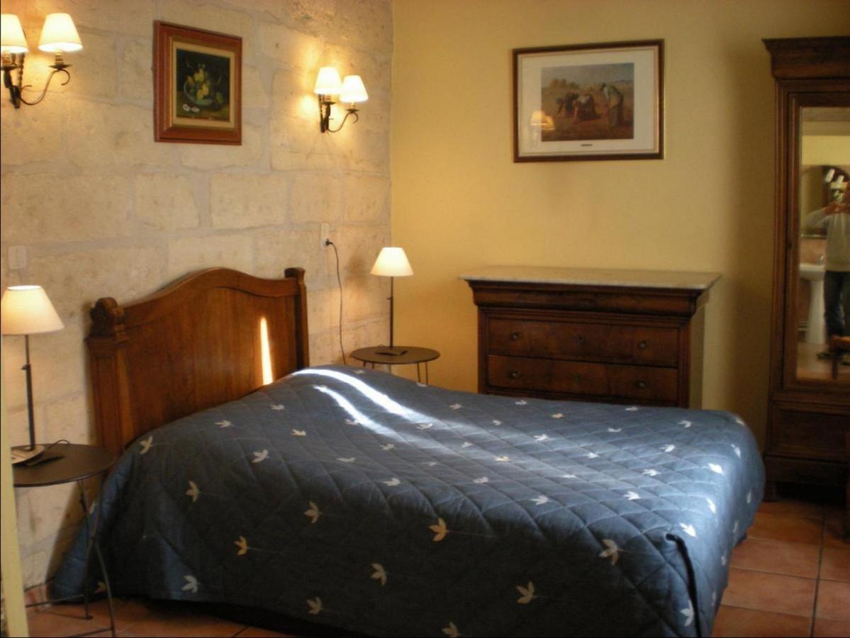 Au Saint Roch - Hotel Et Jardin Avignon Room photo